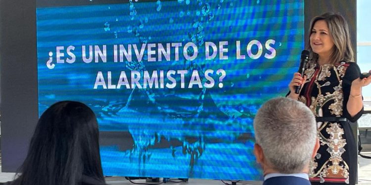 Con la participación de Michelle Adam, Esval presenta nuevo Reporte de Sostenibilidad y destaca gestión para evitar racionamiento