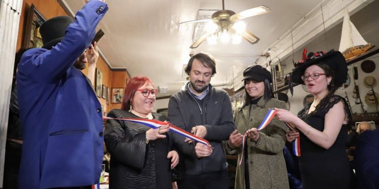 Histórico Bar Cinzano reabre sus puertas en medio de reactivación económica del plan de Valparaíso