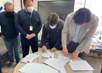 Firma de convenio entre SLEP e IND potenciará el deporte en los establecimientos públicos de Valparaíso