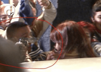 Argentina: apuntan con arma a Cristina Fernández afuera de su casa