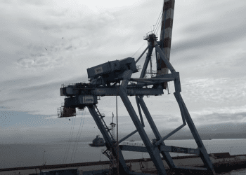 TPS realizó colapso controlado de grúa pórtico en patio del terminal