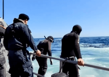 Sexto día y el cuerpo de Lucas Mix continúa desaparecido: Armada de Chile intensifica la búsqueda en un área marítima de 230 kilómetros cuadrados