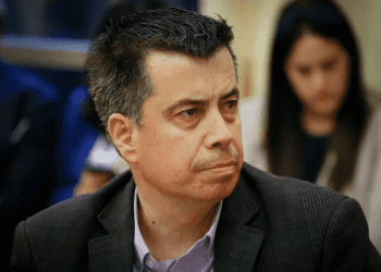 Diputado Andrés Celis conviene que renuncia del seremi de Salud «era necesaria», aunque advierte que el caso igual lo llevará a Contraloría