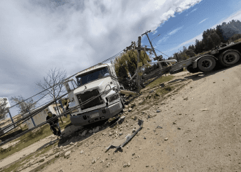 A las 16 horas se restablecerá el suministro eléctrico en Curauma luego que camión derribara varios postes en el Barrio Industrial de esa localidad