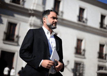 Condenan presiones contra legisladores y solidarizan con senador Javier Macaya