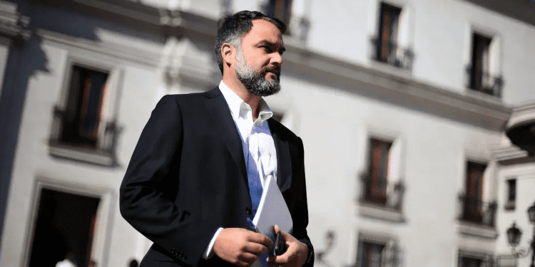 Condenan presiones contra legisladores y solidarizan con senador Javier Macaya