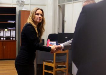 Ministra Romy Rutherford notifica de procesamiento por malversación de caudales público a cinco generales en retiro