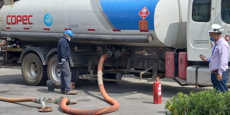 SEC Valparaíso fiscaliza estación de servicio en cerro Los Placeres tras denuncia por olores en el ambiente