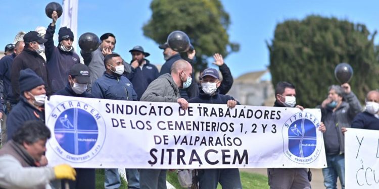 Sindicato de los Cementerios de Valparaíso inician movilizaciones por pésimas condiciones laborales