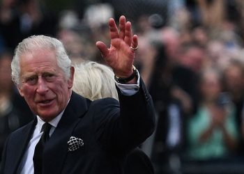 Carlos III da su primer discurso como Rey y destaca la figura de su madre: «Yo también voy a servir con lealtad y respeto»