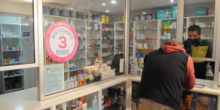 COVID-19: casos siguen a la baja y Gobierno lanza estrategia «Antígeno en 3 pasos» que permite auto reporte
