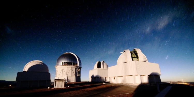 Domingo de ciencia y tecnología se toma la televisión abierta: programa de la USM es conducido por el actor Francisco Pérez-Bannen