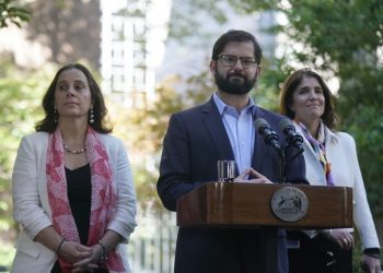 Presidente Gabriel Boric regresa a Chile tras participar en la asamblea general de Naciones Unidas