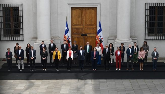 Dispares reacciones de personeros políticos por nuevo gabinete de Gabriel Boric