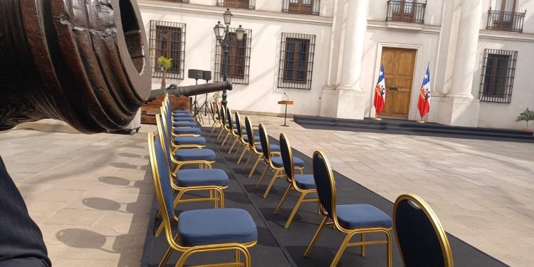 Cambio de Gabinete: intensa calma se vive en estos momentos en el Patio de Los Cañones en La Moneda