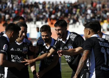 Colo Colo vence a Cobresal en El Salvador y se acerca a la corona