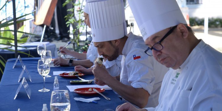 Expertos en gastronomía eligieron a la mejor empanada de Viña del Mar en categoría pino y vegetariana