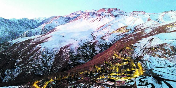 Investigadores porteños analizaron en congreso mundial en Islandia la contaminación atmosférica en la Cordillera de Los Andes