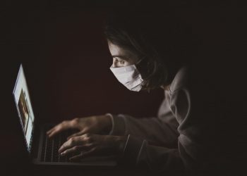 Estudio sobre cuarentenas basado en Google Trends recomienda apoyo en salud mental según nivel socioeconómico