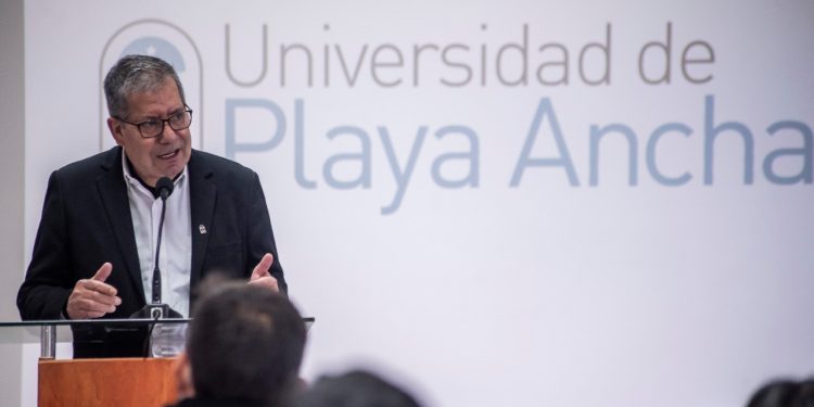 UPLA y Municipalidad de Quilpué firman convenio de colaboración para potenciar trabajo medioambiental y social con habitantes de la comuna