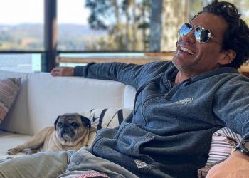 Actor Cristián de la Fuente asume que cometió un «error» al besar a una «niña que se le acercó» en una discoteca en México