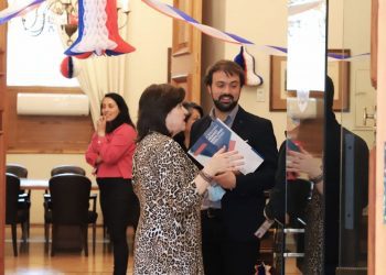 Alcalde Sharp se reúne con ministra Ana Lya Uriarte para impulsar agenda legislativa para los territorios