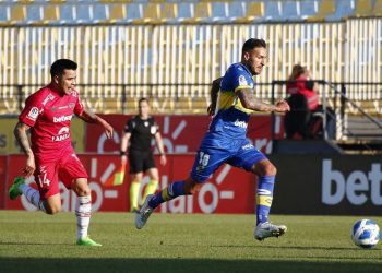 Con evidentes errores arbitrales, Everton empata con Ñublense en el Sausalito