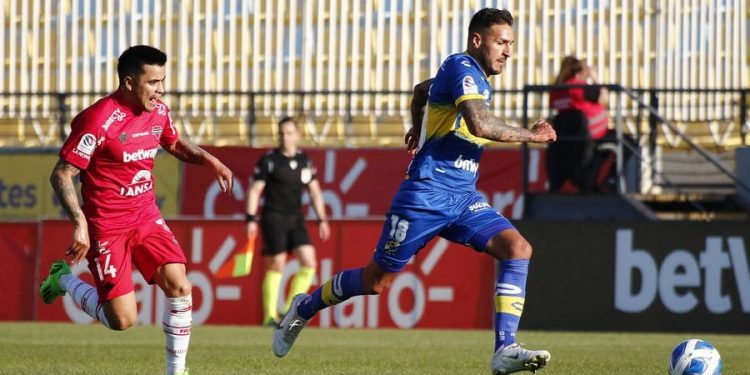 Con evidentes errores arbitrales, Everton empata con Ñublense en el Sausalito