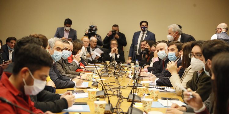 Congreso y Ejecutivo inician camino para abordar nuevo proceso constituyente