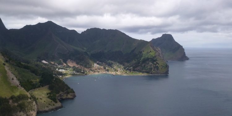 Nuevo desperfecto en avioneta ATA con rumbo a Juan Fernández obligó a la aeronave a devolverse al continente