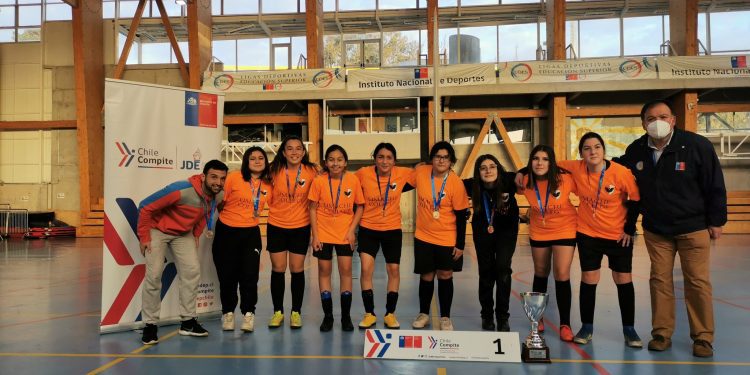 Limache College en damas y Colegio Don Orione de Quintero campeones regionales escolares de futsal sub 14