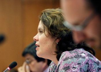 Ministra Maya Fernández regresa de urgencia a Chile tras hackeo a correos de las Fuerzas Armadas