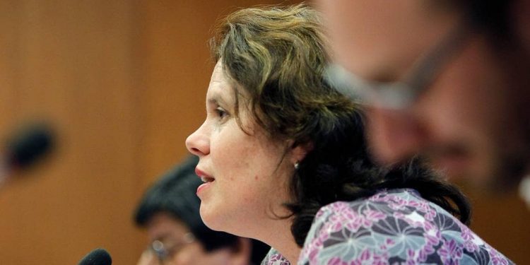 Ministra Maya Fernández regresa de urgencia a Chile tras hackeo a correos de las Fuerzas Armadas