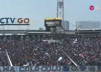 Colapsa techo del sector Tribuna del Estadio Monumental durante arengazo por partido entre Colo Colo y la Universidad Católica