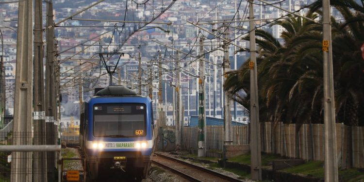 Gerente de EFE sobre tren Valparaíso- Santiago: «Es importante que públicos y privados sigan trabajando en equipo»