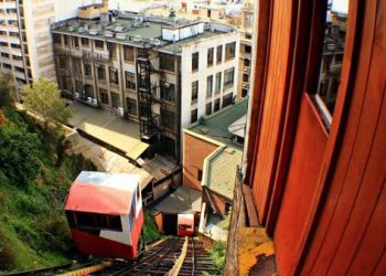 Libro sobre historia de cerros de Valparaíso lanzó la Universidad Técnica Federico Santa María