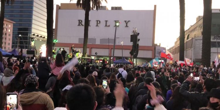 Suman nuevos antecedentes a denuncia en Contraloría por resguardo municipal de espectáculo del Apruebo en Viña del Mar