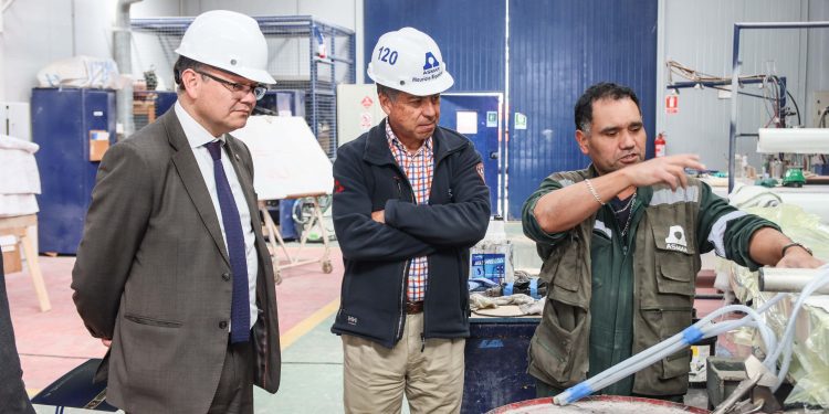 UV y Asmar Valparaíso firman convenio para  fortalecer ámbitos industrial, marítimo y portuario