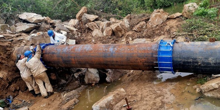 Esval concluye reparación de colector de aguas servidas en sector de Puente Las Cucharas