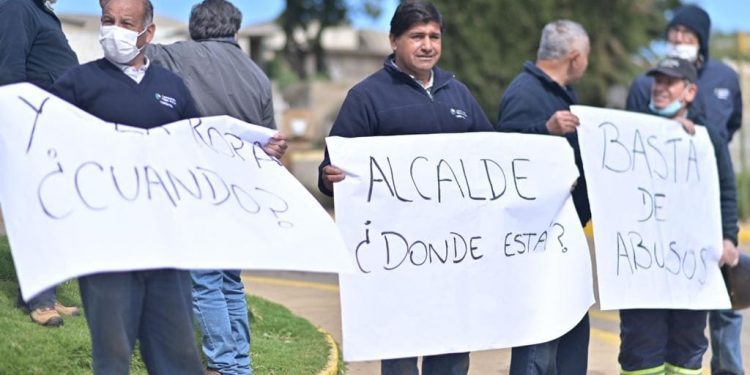 Sindicato de trabajadores de los cementerios de Valparaíso interponen medida prejudicial contra la Corporación Municipal