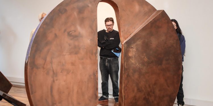 Andrés Figueroa se presentará en El Farol de la UV: «Vengo a refrescar mi propia escultura»