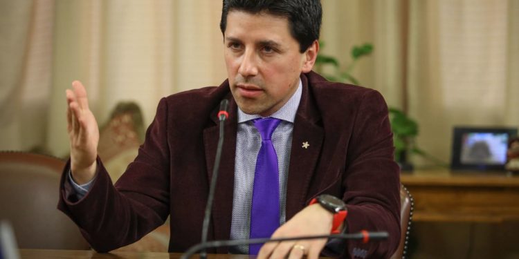 Diputado Mauro González emplaza al Ejecutivo a legislar proyecto que busca aumentar las penas a quienes agreden a policías y gendarmes 