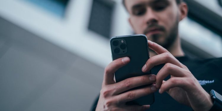 Siete ciberconsejos para que tu smartphone no te dé un susto en Halloween