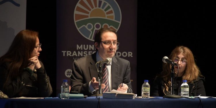 Con gran éxito se realizó seminario que congregó a alcaldes y concejales para conocer los alcances del dictamen que regula los contratos a honorarios