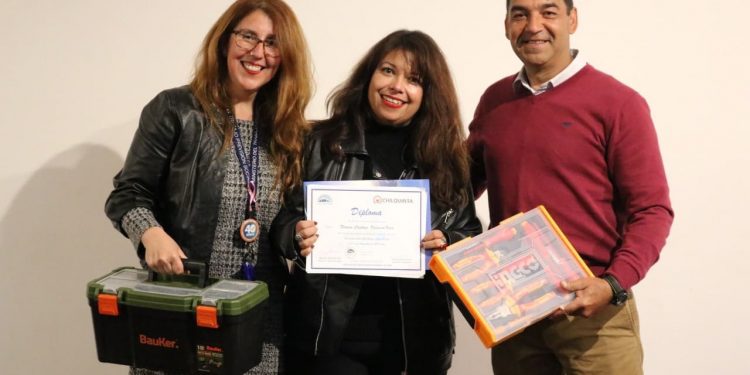 Mujeres aprueban curso de instalaciones eléctricas gracias a trabajo conjunto de Sence, Chilquinta y OTEC Aconcap