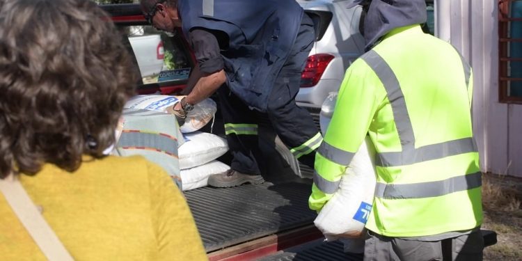 Agricultores de pueblos rurales de Villa Alemana recibieron fertilizantes para sus siembras