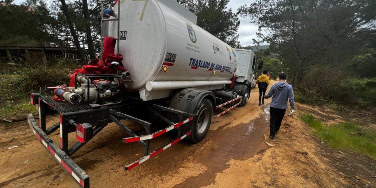 Municipio de Valparaíso inicia proceso de abastecimiento de agua a familias de Laguna Verde