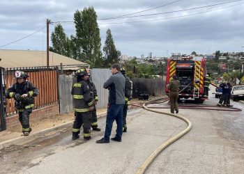 Municipio desplegó equipos y ayuda social en dos incendios registrados hoy en Viña del Mar