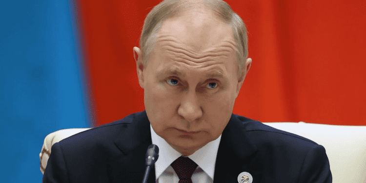 Putin encarga al Servicio de Seguridad reforzar la protección del puente de Crimea