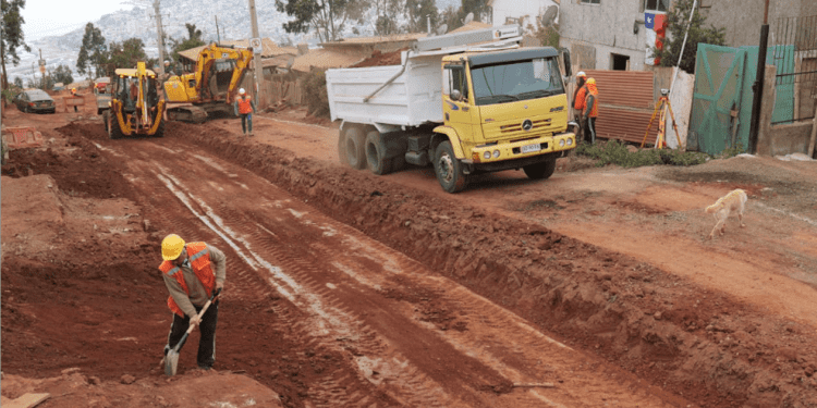 Minvu inicia obras de pavimentación en calle mesana para conectar camino La Pólvora con el plan de Valparaíso